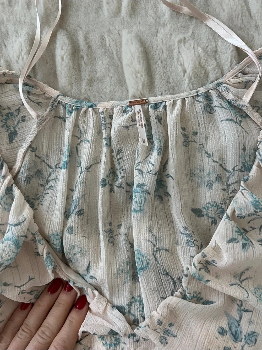 Free People Ruched Floral Blouse Size M - Picture 3 of 3